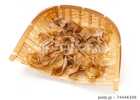 乾燥させた白いキクラゲ 74446306