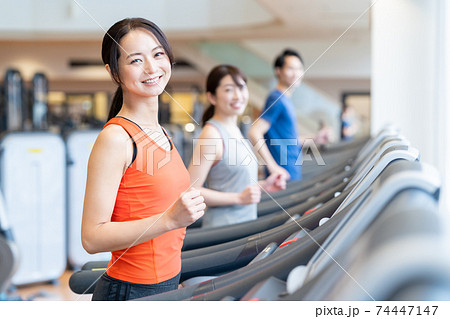 女性 フィットネス スポーツジム エクササイズ 女性 フィットネス スポーツジム エクササイズ 74447147