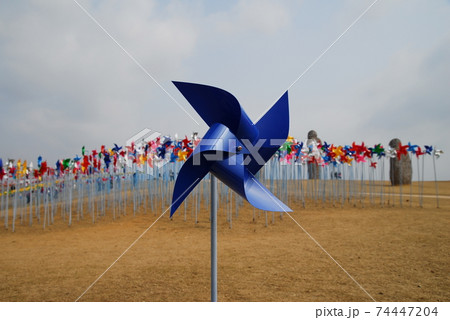 電車 鉄道 川 74447204