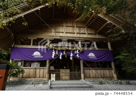 高鴨神社　拝殿　奈良県御所市 74448554