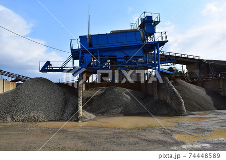砕石工場 建設資材の生産現場 74448589
