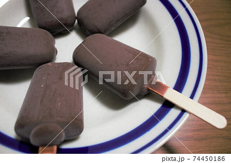 チョコレートアイス 74450186