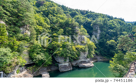 塔のへつり 岩浸食と風化を繰り返した見事な景観 74451186