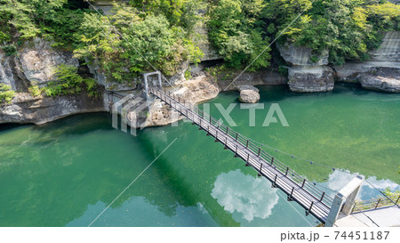 塔のへつり 藤見橋 岩浸食と風化を繰り返した見事な景観 塔のへつり 藤見橋 岩浸食と風化を繰り返した見事な景観 74451187