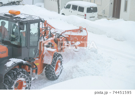 除雪作業 74451595