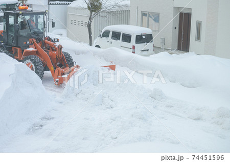 除雪作業 74451596