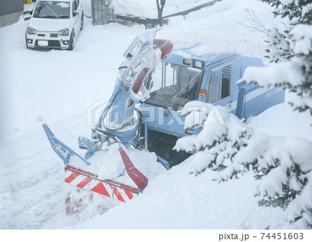 除雪作業 74451603