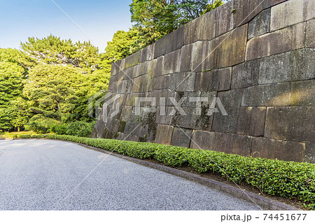 皇居東御苑　旧江戸城　中雀門跡　中之門跡　二の丸　三の丸　皇居附属庭園　石垣 74451677