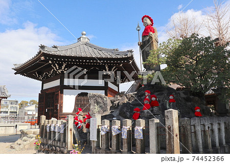円空仏で有名な荒子観音の六角堂 74452366