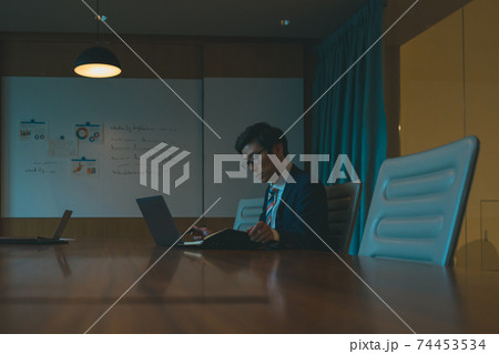 オフィスワーカー 74453534