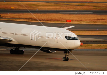 B777-300 B777-300 74454201