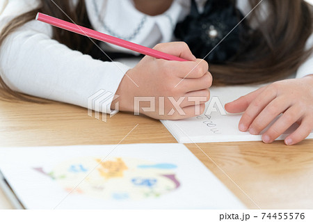 勉強する女の子 74455576