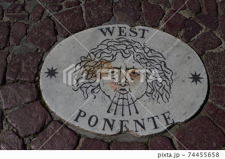 バチカンのレリーフ 74455658