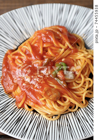 シンプルなトマトソースパスタ シンプルなトマトソースパスタ 74455938