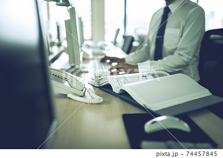 ビジネスシーン ビジネスシーン 74457845