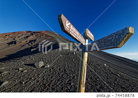 宝永山稜線から見る富士山山頂 74458878