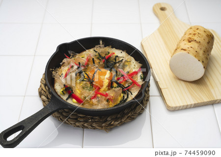 スキレットで作るふわとろ長いも焼き 家飲み おつまみ スキレットで作るふわとろ長いも焼き 家飲み おつまみ 74459090