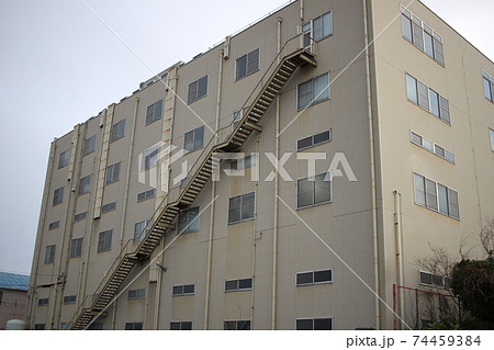 外階段　階段　外壁塗装 74459384