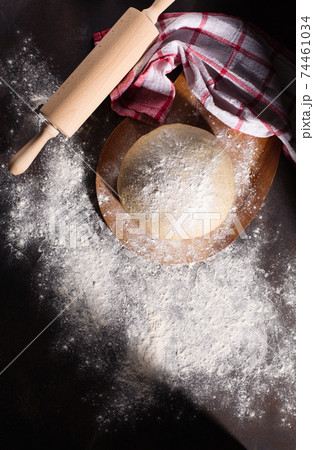 Homemade wholemeal dough for bread. Easy Cooking of healthy bread from alternative flours. 74461034