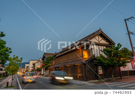 福島県会津若松市 歴史的ロマンを感じる七日町通り 夕暮れ 福島県会津若松市 歴史的ロマンを感じる七日町通り 夕暮れ 74462993