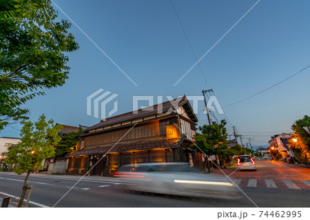 福島県会津若松市 歴史的ロマンを感じる七日町通り 夕暮れ 福島県会津若松市 歴史的ロマンを感じる七日町通り 夕暮れ 74462995