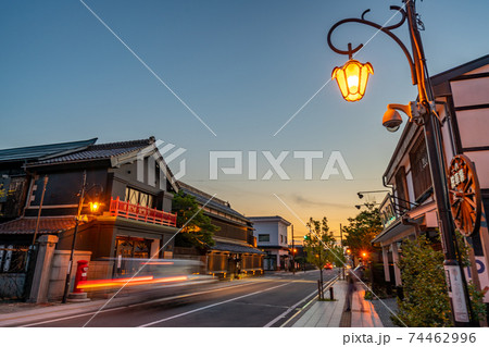 福島県会津若松市 歴史的ロマンを感じる七日町通り 夕暮れ 福島県会津若松市 歴史的ロマンを感じる七日町通り 夕暮れ 74462996