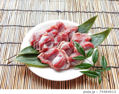 砂肝のお皿盛りと南天の葉3 砂肝のお皿盛りと南天の葉3 74464613