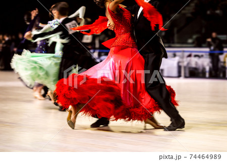 couple ballroom dancers 74464989