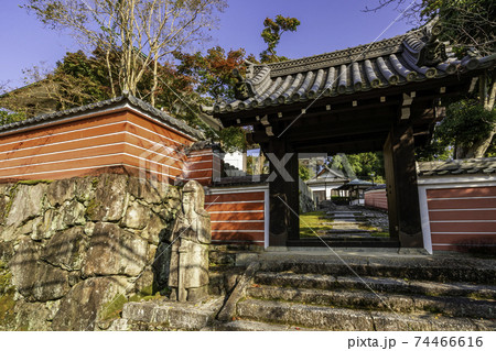 當麻寺　奥院　山門　奈良県葛城市 74466616