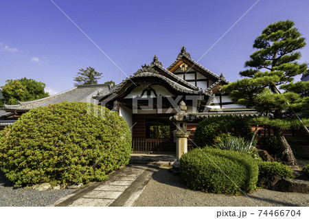 當麻寺　奥院　正玄関　奈良県葛城市 74466704