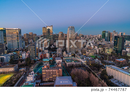 日本の東京都市景観 虎ノ門ヒルズや虎ノ門などのオフィスビル群などを望む 74467787
