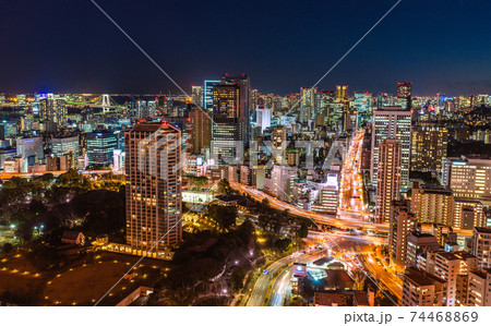 日本の東京都市景観　東京・赤羽橋周辺の街並みや桜田通りなどを望む 74468869