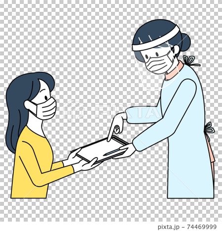 看護師から説明を受ける女性（マスクとフェイスガード） 74469999