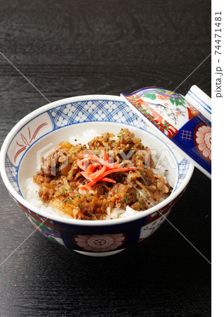 牛丼 74471481
