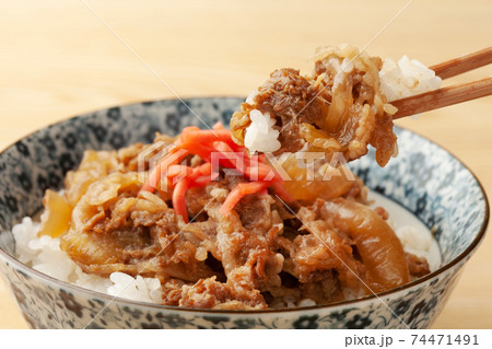 牛丼 74471491