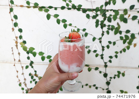strawberry yogurt smoothie, berry smoothie strawberry yogurt smoothie, berry smoothie 74471976
