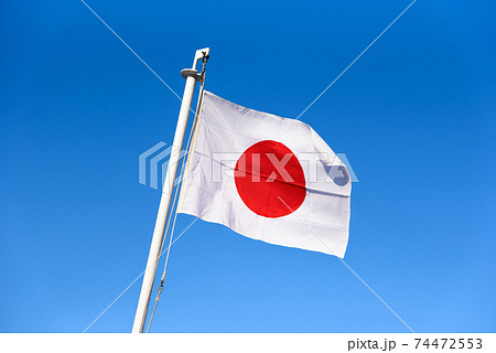 船に掲揚している日本国旗 船に掲揚している日本国旗 74472553