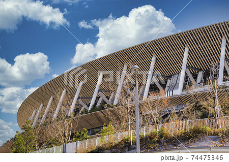 【オリンピック開会を待つ冬の新国立競技場 空合成】 【オリンピック開会を待つ冬の新国立競技場 空合成】 74475346