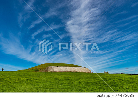 アイルランド　世界遺産「ブルー・ナ・ボーニャ - ボイン渓谷の遺跡群」　ニューグレンジ 74475638
