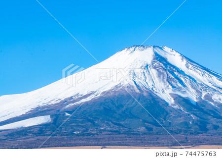 富士五湖の一つ山中湖からの富士山 74475763