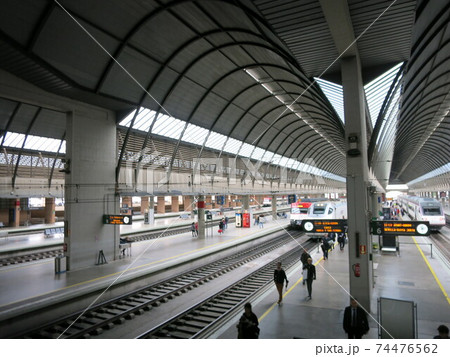 スペイン、マラガ(Malaga)駅の構内 スペイン、マラガ(Malaga)駅の構内 74476562