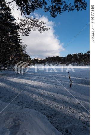 冬の五色沼 雪景色 福島県 冬の五色沼 雪景色 福島県 74477369
