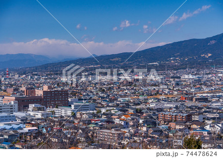 （静岡県）本城山公園から望む、清水町の街並と富士山 74478624