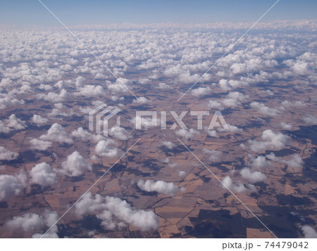 オーストラリア 内陸部 大地の写真素材