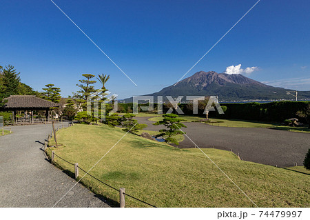 名勝仙巌園からみた桜島の風景　鹿児島県鹿児島市 74479997