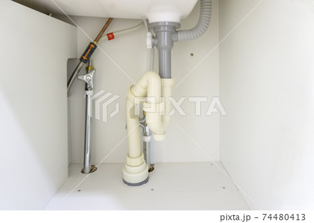 洗面所　下　水道管　洗面台　排水管　水回り　詰まり　下水管　サニタリー　水漏れ　 74480413