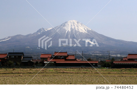山陰伯耆大山米子市方向から望む 山陰伯耆大山米子市方向から望む 74480452