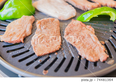 家庭焼肉イメージ クローズアップ素材 家庭焼肉イメージ クローズアップ素材 74481364