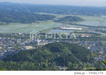 森山から春霞の五城目町方向の眺望 74481774