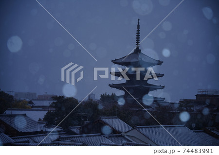 雪の八坂の塔 雪の八坂の塔 74483991